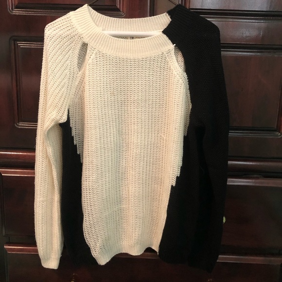 Black and white sweater - Picture 1 of 1